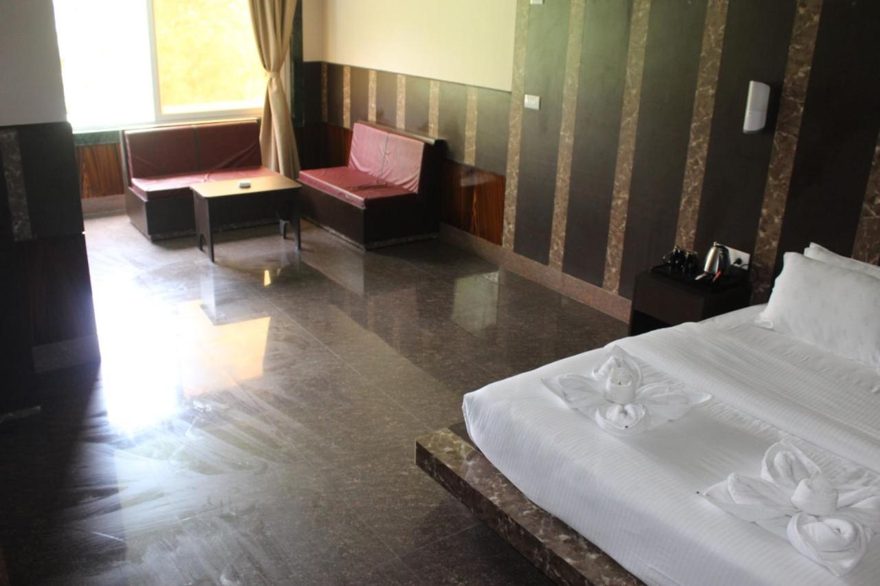 Hotel Subhashree Гангток Екстериор снимка